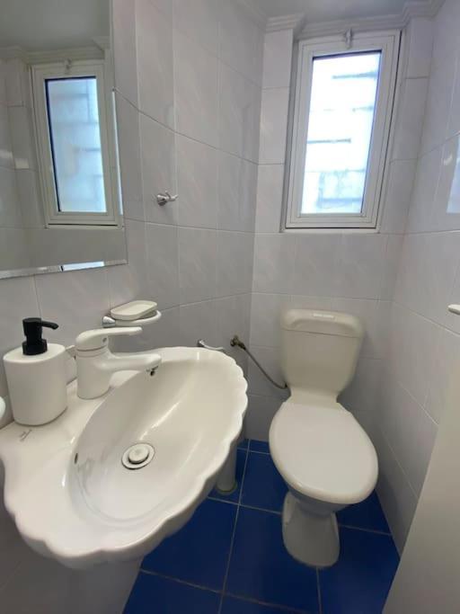 2-Bedroom Apartment In Athina Atene Esterno foto