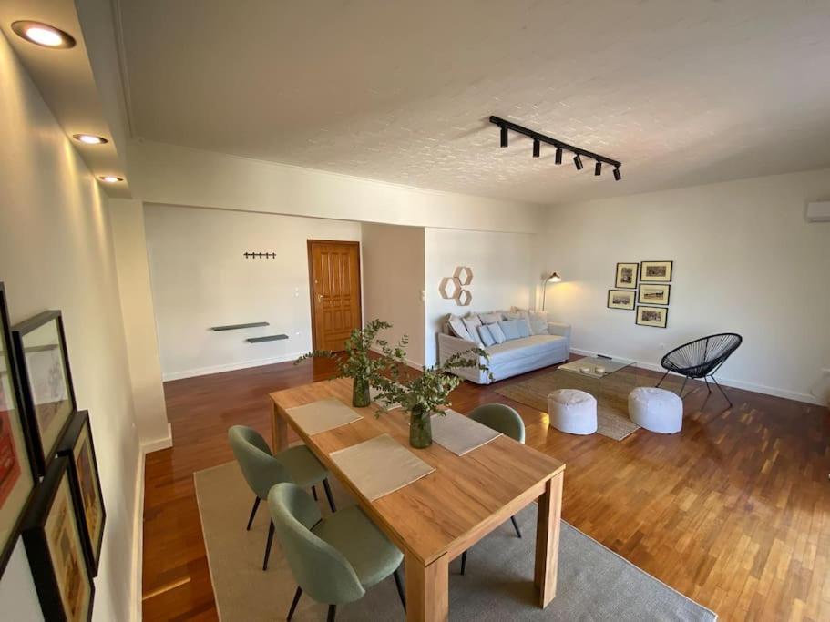 2-Bedroom Apartment In Athina Atene Esterno foto