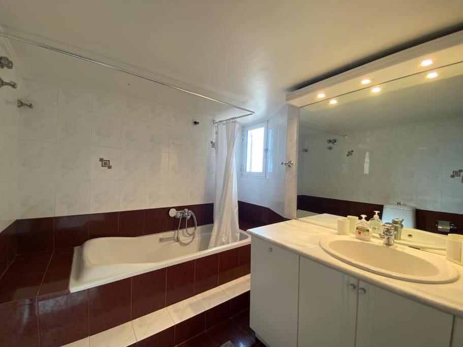 2-Bedroom Apartment In Athina Atene Esterno foto